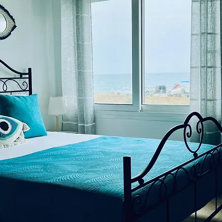 Thalassia Avra Stegna