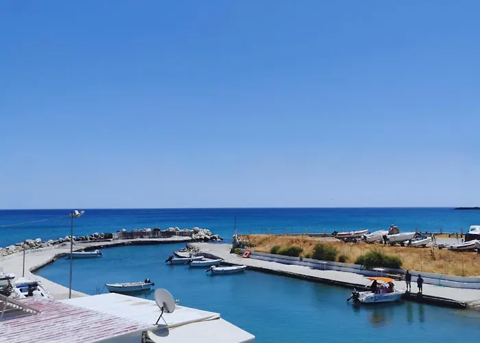 Thalassia Avra Stegna فيلة *